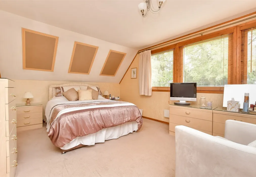 Bedroom 1 - Whyteleafe Road, Caterham, Surrey - Wards of Kent