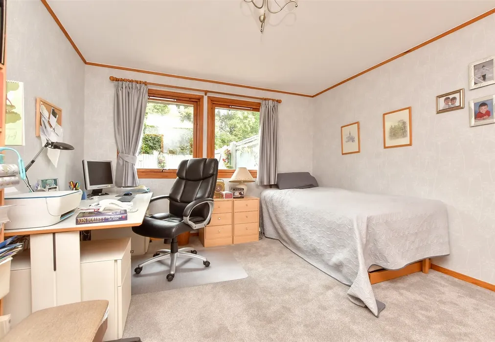 Study / Bedroom 4 - Whyteleafe Road, Caterham, Surrey - Wards of Kent