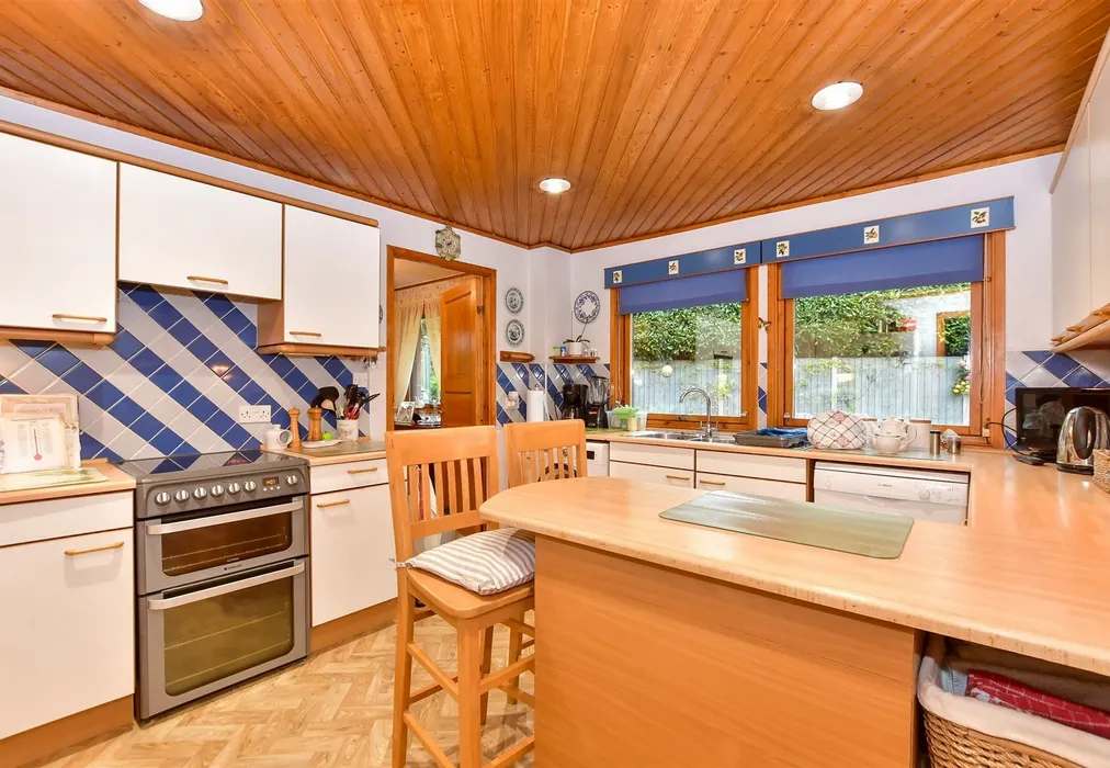 Kitchen/Breakfast Room - Whyteleafe Road, Caterham, Surrey - Wards of Kent