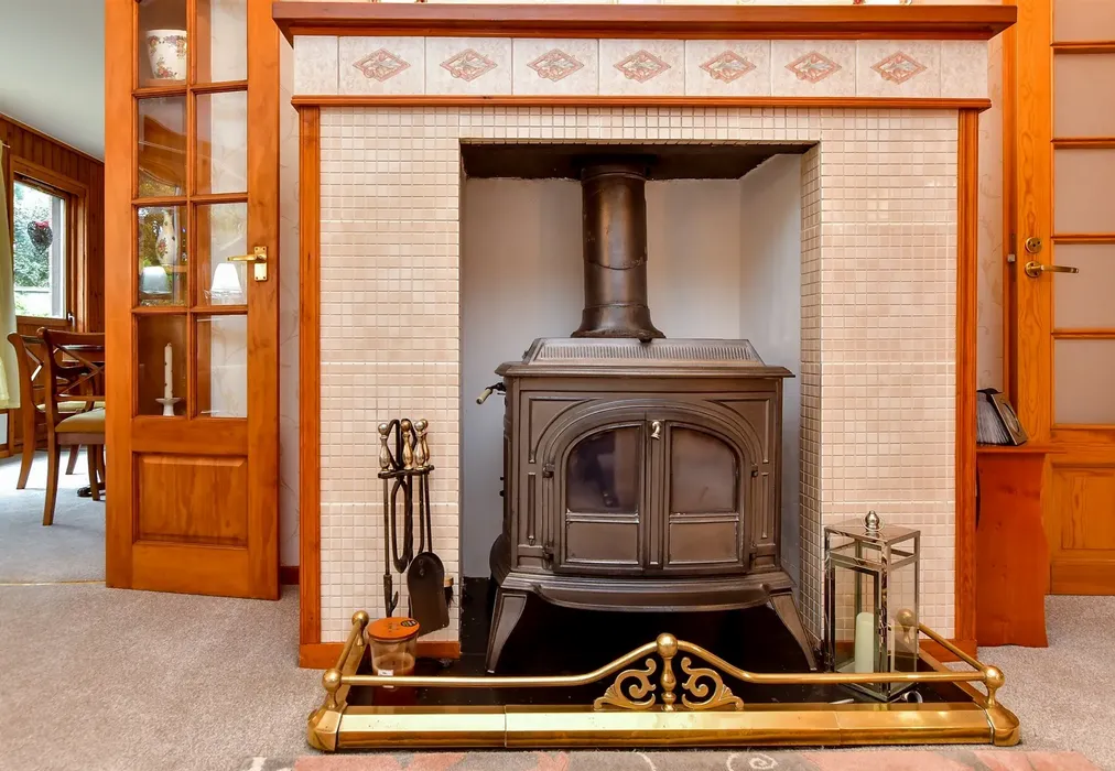 Internal Feature - Whyteleafe Road, Caterham, Surrey - Wards of Kent