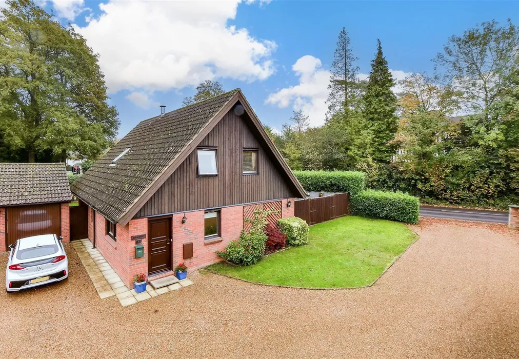 Front - Whyteleafe Road, Caterham, Surrey - Wards of Kent