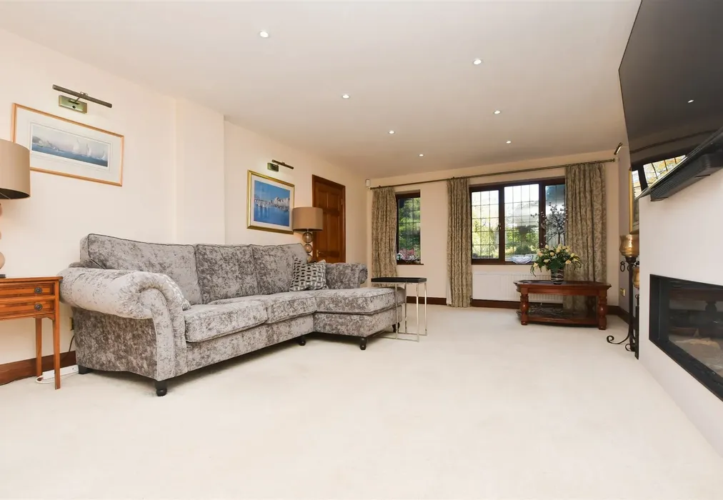 Lounge - Beacon Road, Crowborough, East Sussex - Wards of Kent