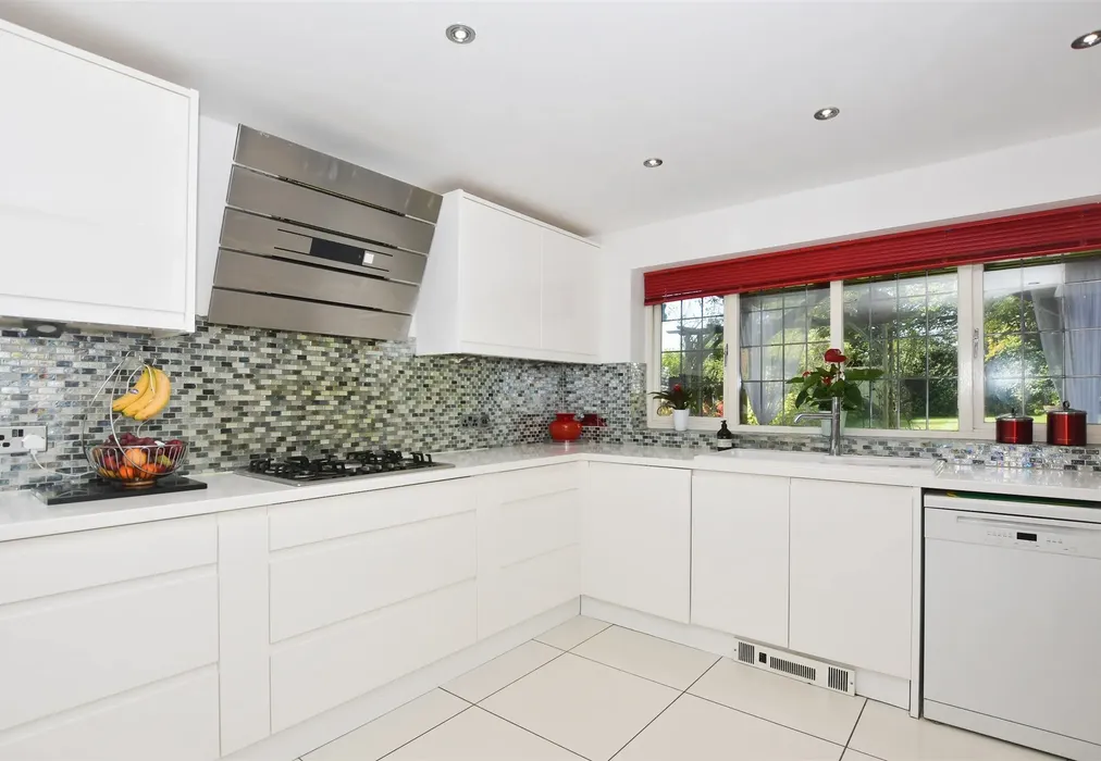 Kitchen - Beacon Road, Crowborough, East Sussex - Wards of Kent