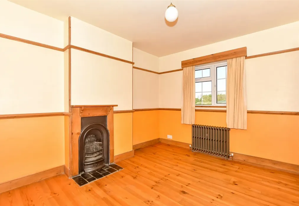 Bedroom 2 - Poling Street, Poling, Arundel, West Sussex - Wards of Kent
