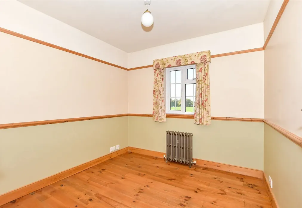 Bedroom 3 - Poling Street, Poling, Arundel, West Sussex - Wards of Kent