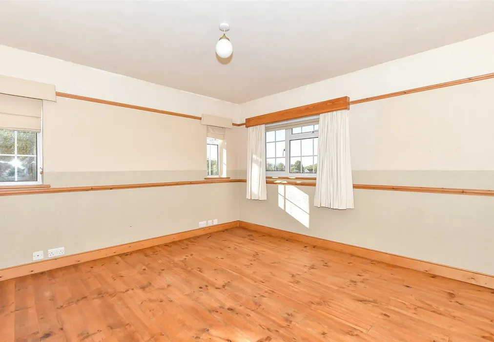 Bedroom 1 - Poling Street, Poling, Arundel, West Sussex - Wards of Kent