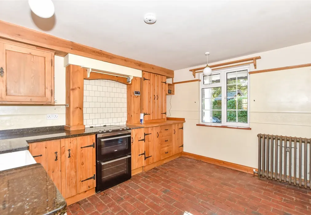 Kitchen - Poling Street, Poling, Arundel, West Sussex - Wards of Kent