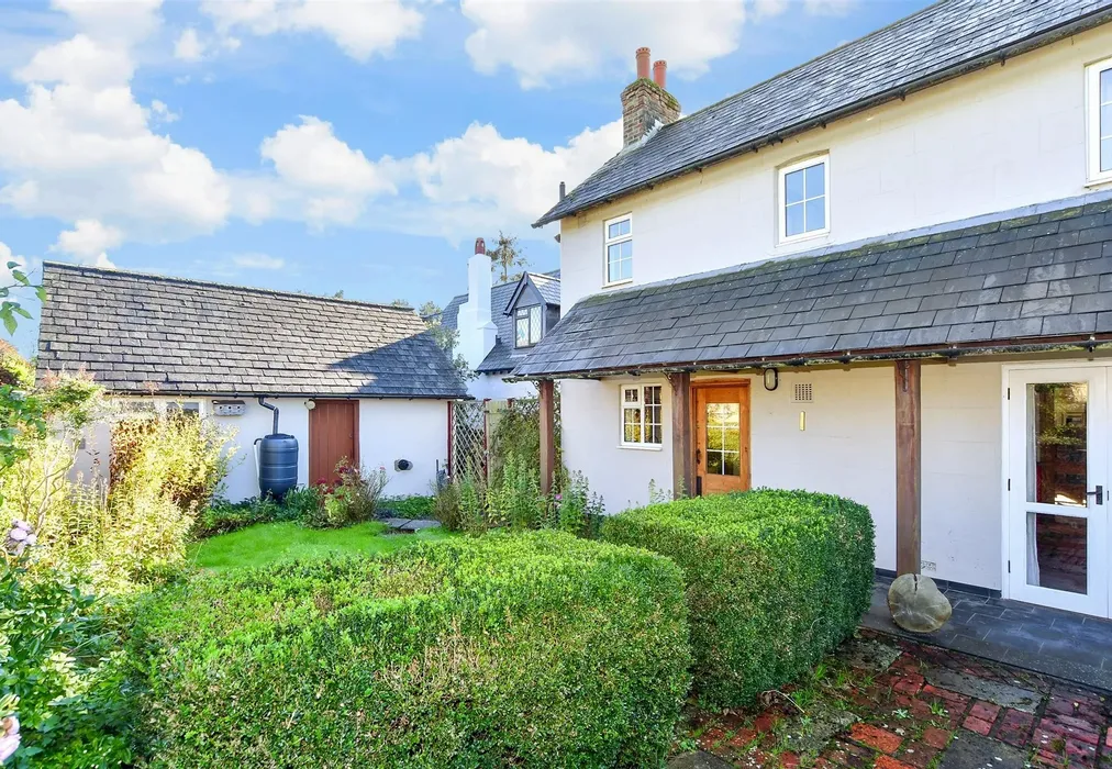 Rear Garden - Poling Street, Poling, Arundel, West Sussex - Wards of Kent