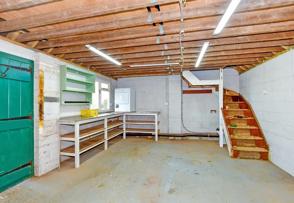 Workshop/Outbuildings - Poling Street, Poling, Arundel, West Sussex - Wards of Kent