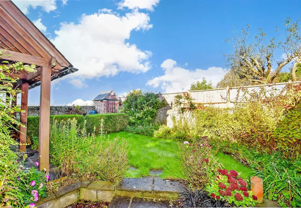 Rear Garden - Poling Street, Poling, Arundel, West Sussex - Wards of Kent