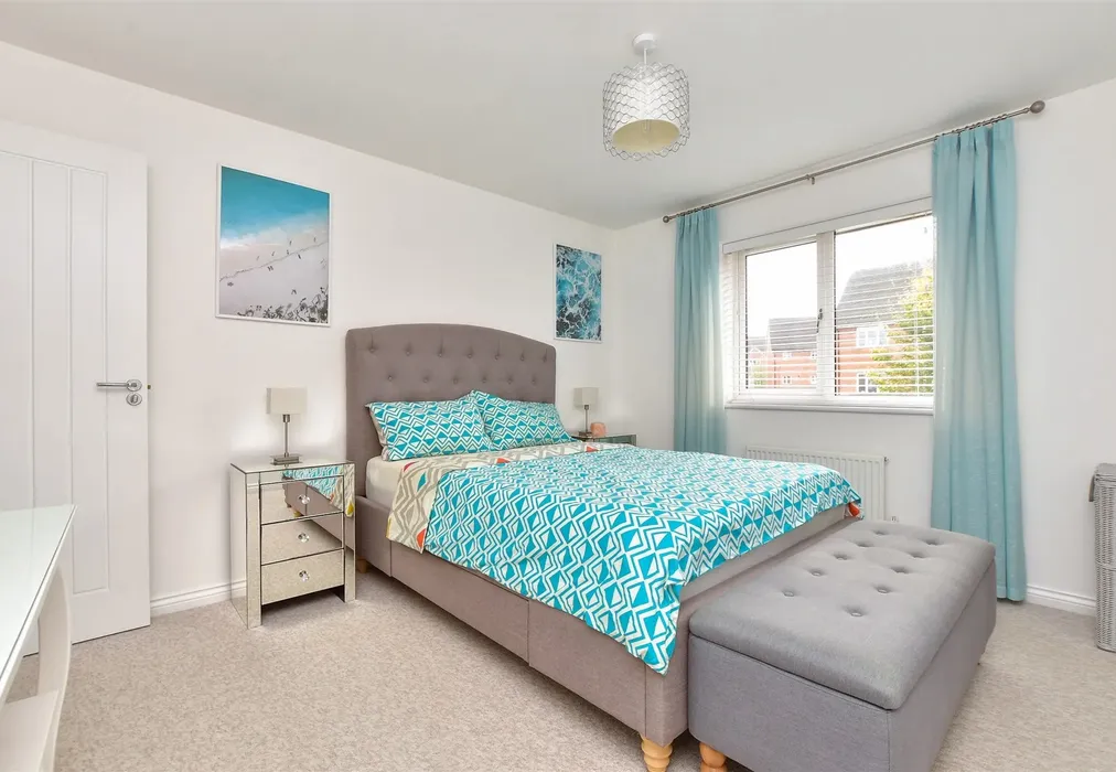 Bedroom 1 - Bourne Avenue, Horley, Surrey - Wards of Kent
