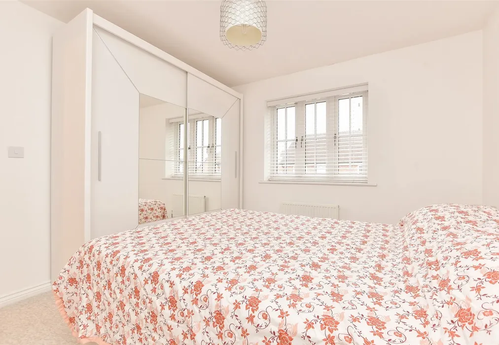 Bedroom 2 - Bourne Avenue, Horley, Surrey - Wards of Kent