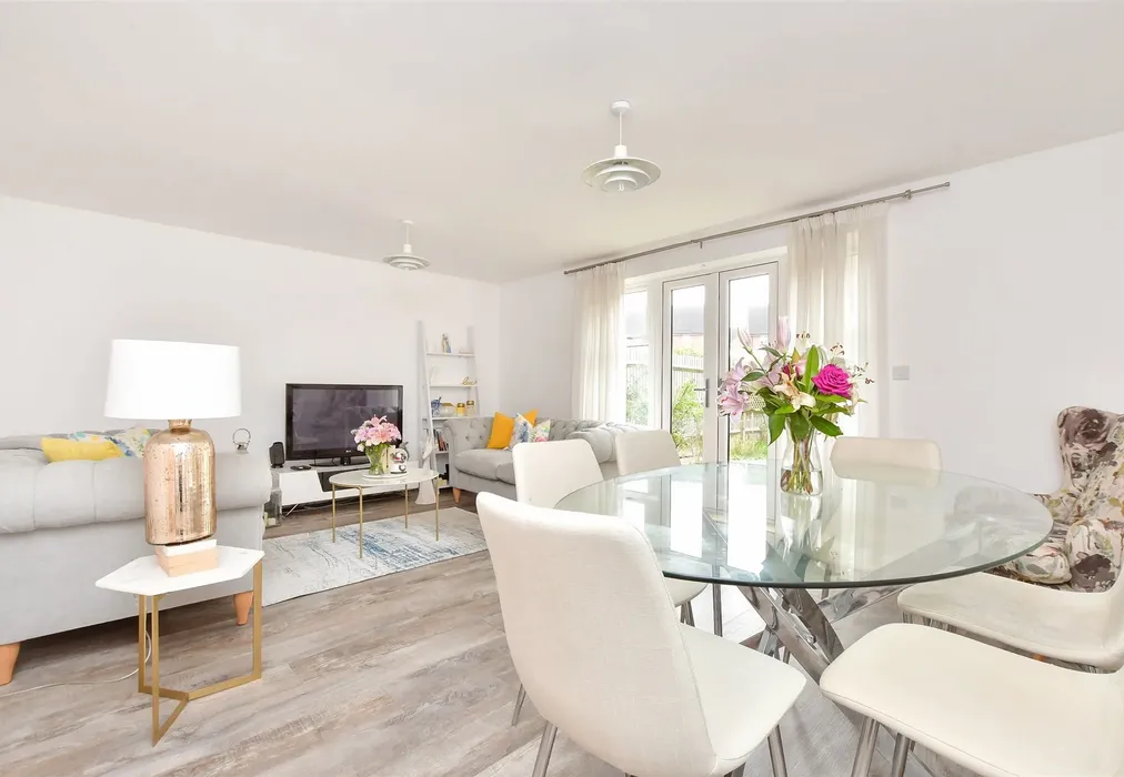 Lounge/Dining Room - Bourne Avenue, Horley, Surrey - Wards of Kent