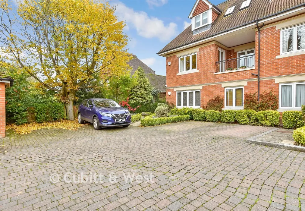 Driveway - Wray Park Road, Reigate, Surrey - Wards of Kent