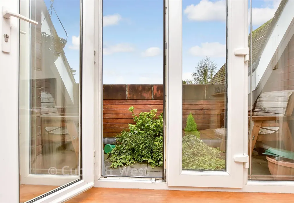External Lifestyle Photograph - Wray Park Road, Reigate, Surrey - Wards of Kent