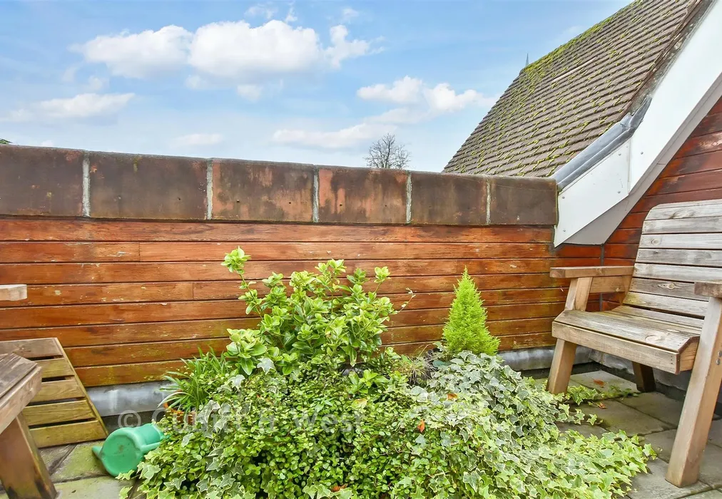 Balcony / Terrace - Wray Park Road, Reigate, Surrey - Wards of Kent