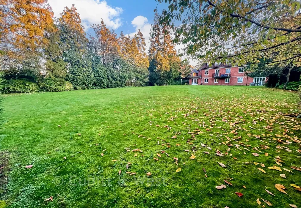 Communal Gardens - Wray Park Road, Reigate, Surrey - Wards of Kent