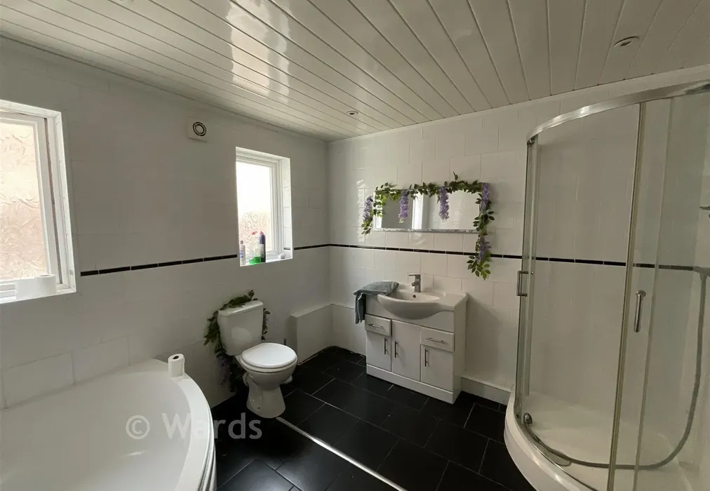 Bathroom - St. Richard's Road, Deal, Kent - Wards of Kent