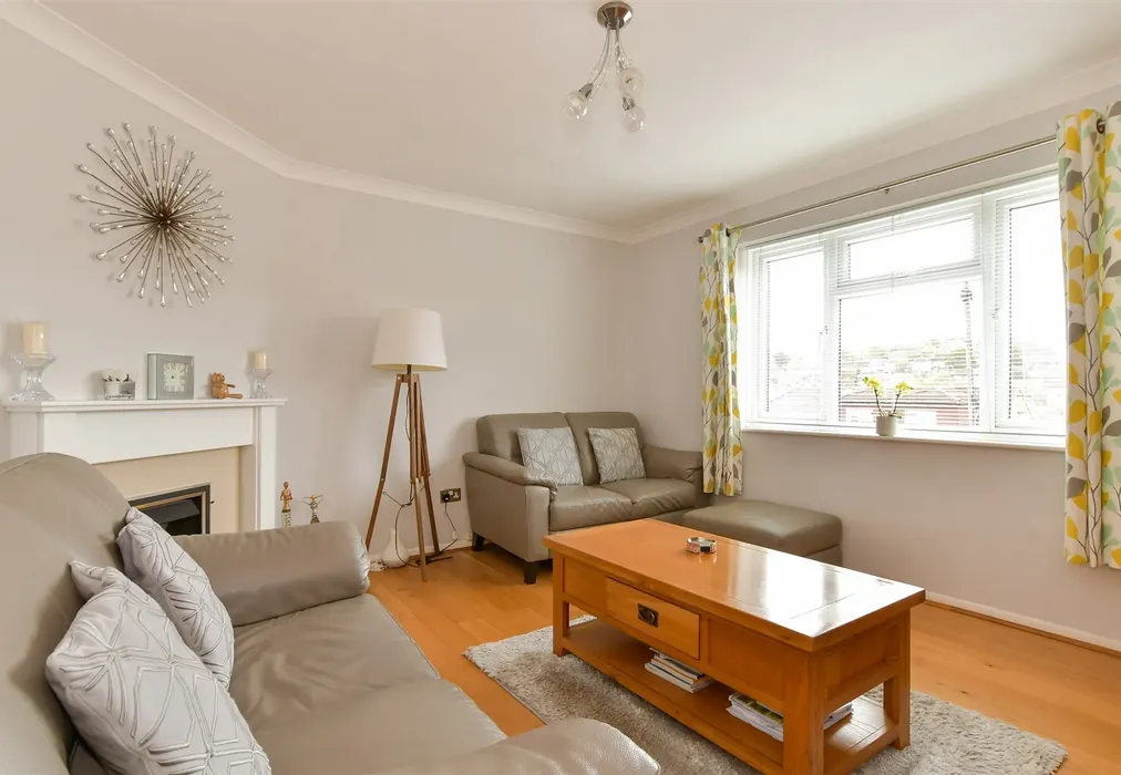 Lounge - Nickleby Close, Rochester, Kent - Wards of Kent