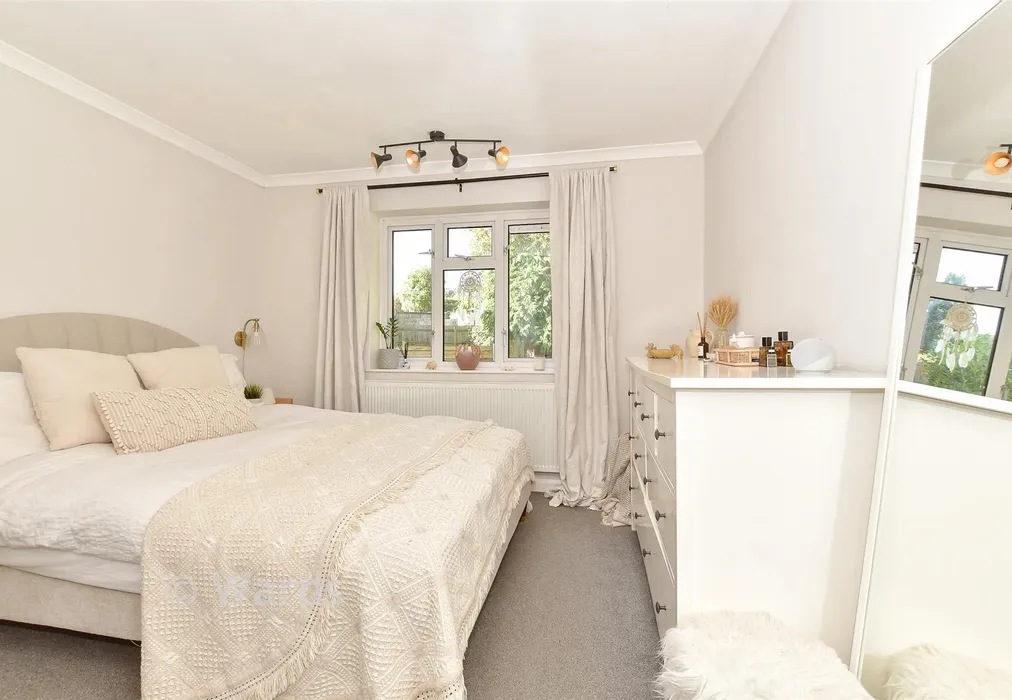 Bedroom 1 - Brokes Way, Tunbridge Wells, Kent - Wards of Kent