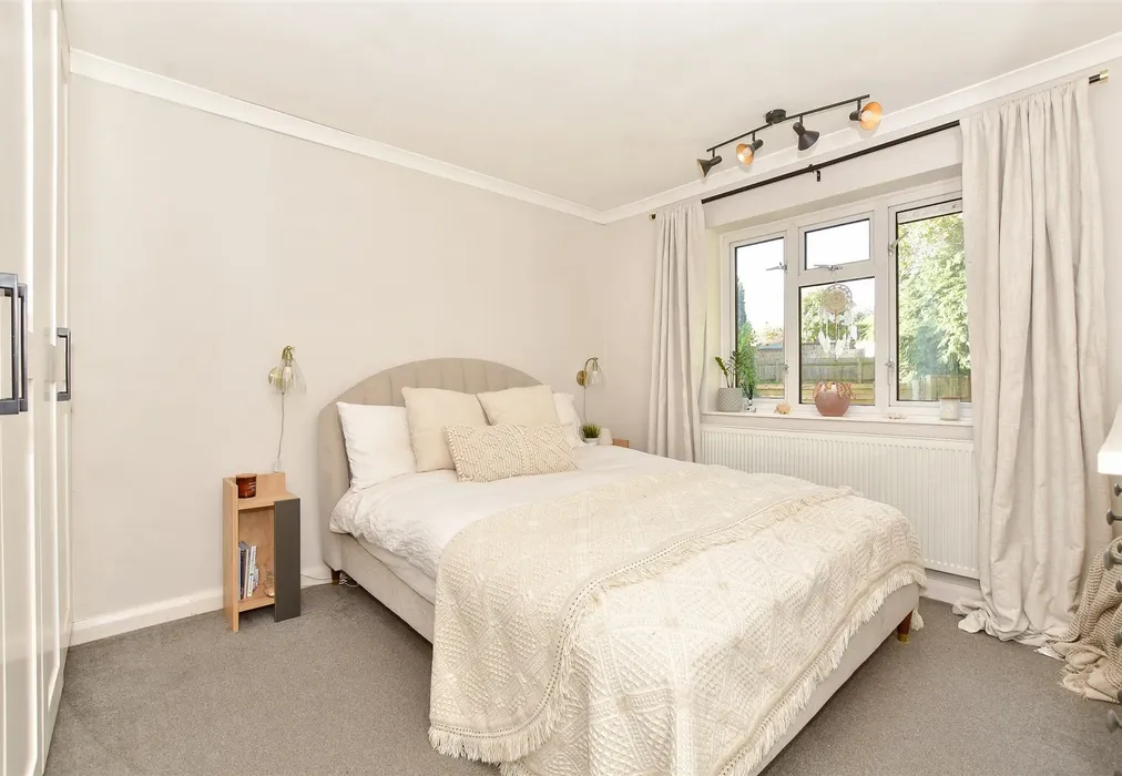 Bedroom 1 - Brokes Way, Tunbridge Wells, Kent - Wards of Kent