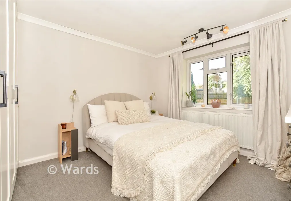 Bedroom 1 - Brokes Way, Tunbridge Wells, Kent - Wards of Kent