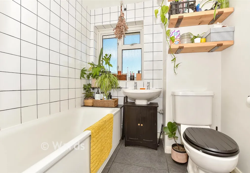 Bathroom - Brokes Way, Tunbridge Wells, Kent - Wards of Kent