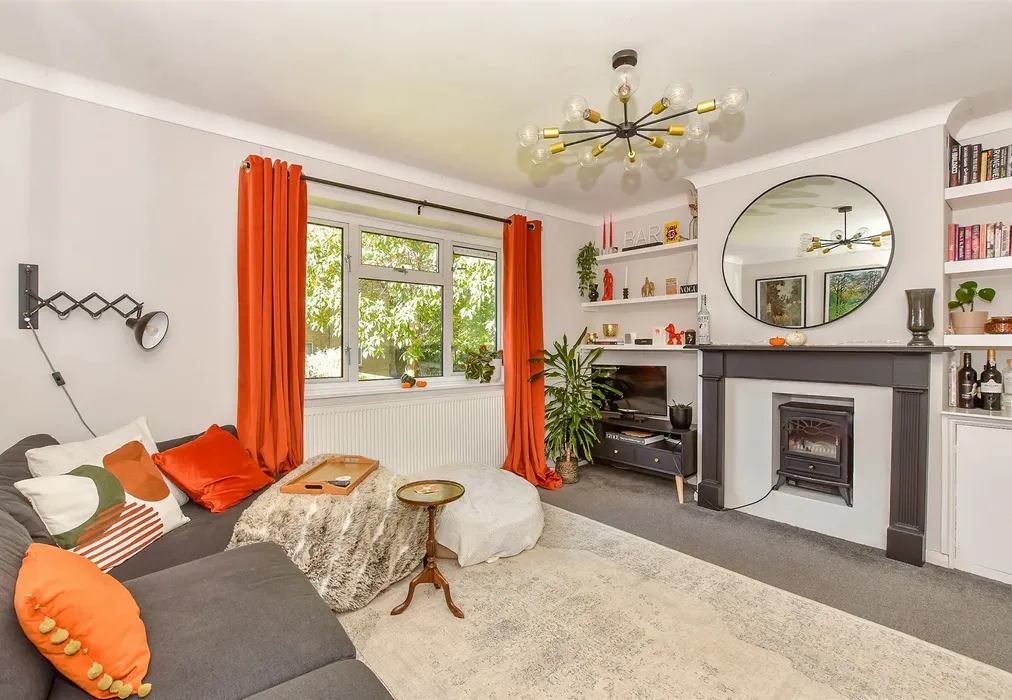 Lounge - Brokes Way, Tunbridge Wells, Kent - Wards of Kent