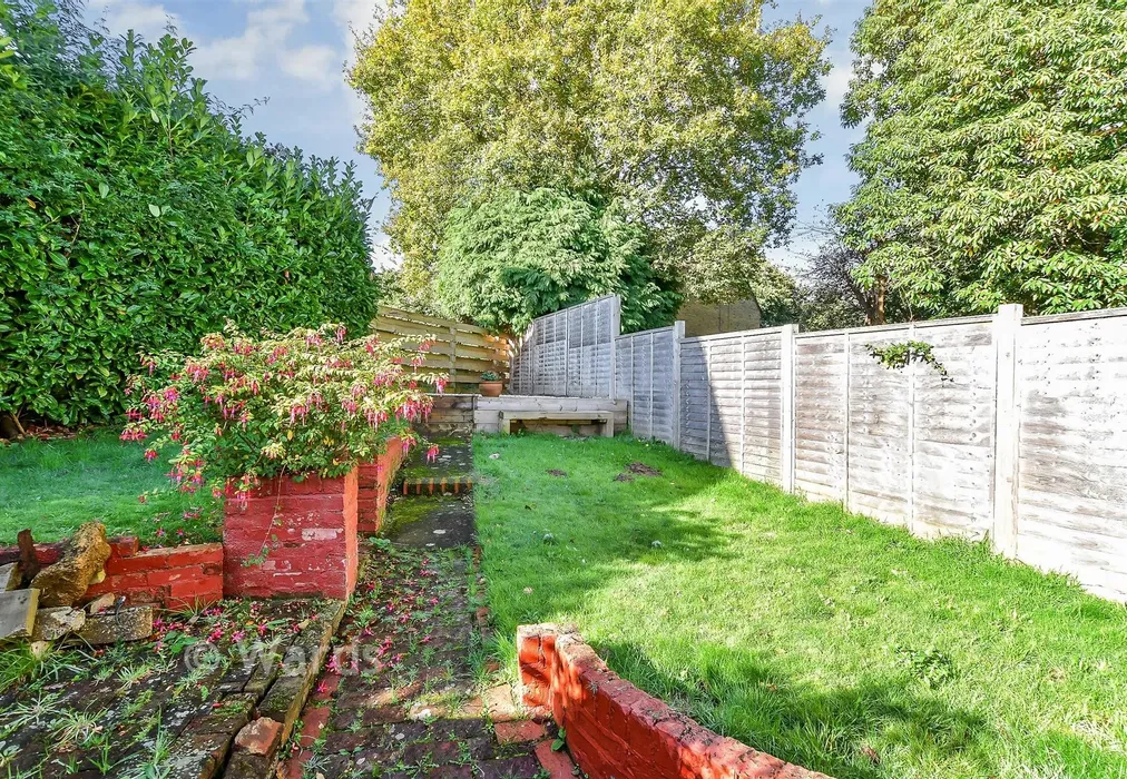 Rear Garden - Brokes Way, Tunbridge Wells, Kent - Wards of Kent