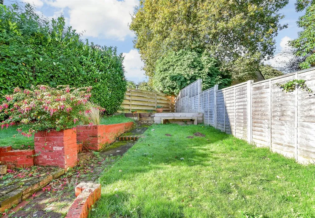 Rear Garden - Brokes Way, Tunbridge Wells, Kent - Wards of Kent