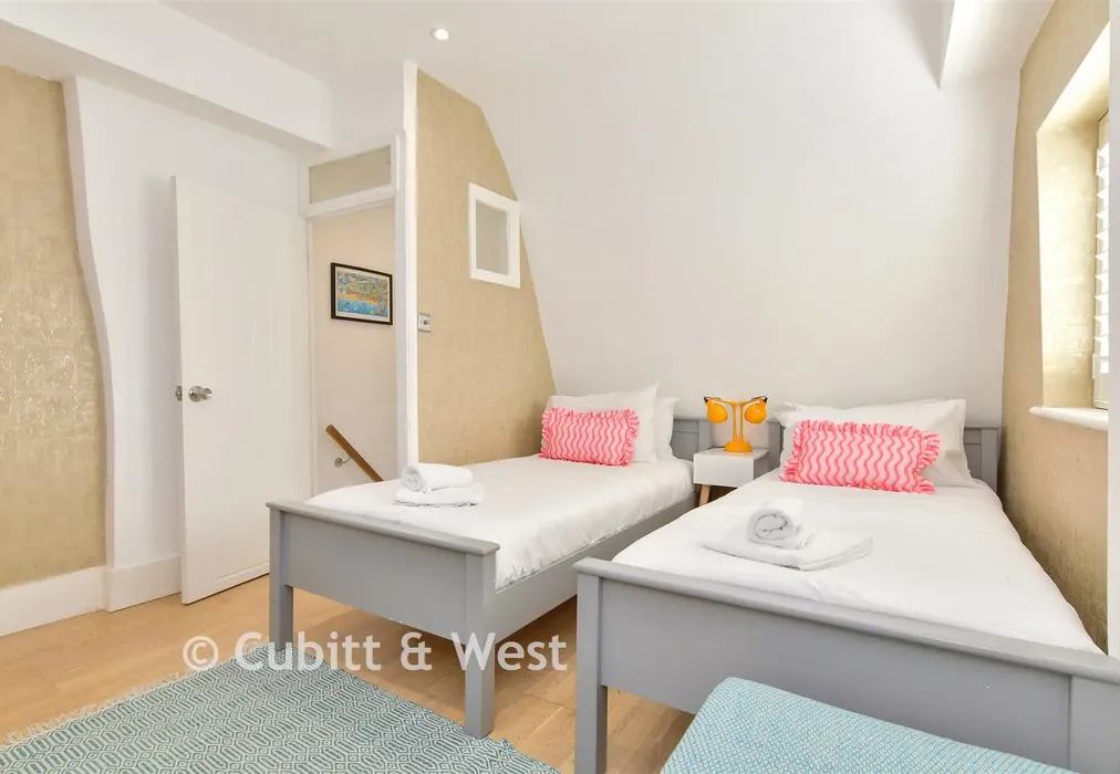 Bedroom 2 - Market Street, Brighton, East Sussex - Wards of Kent