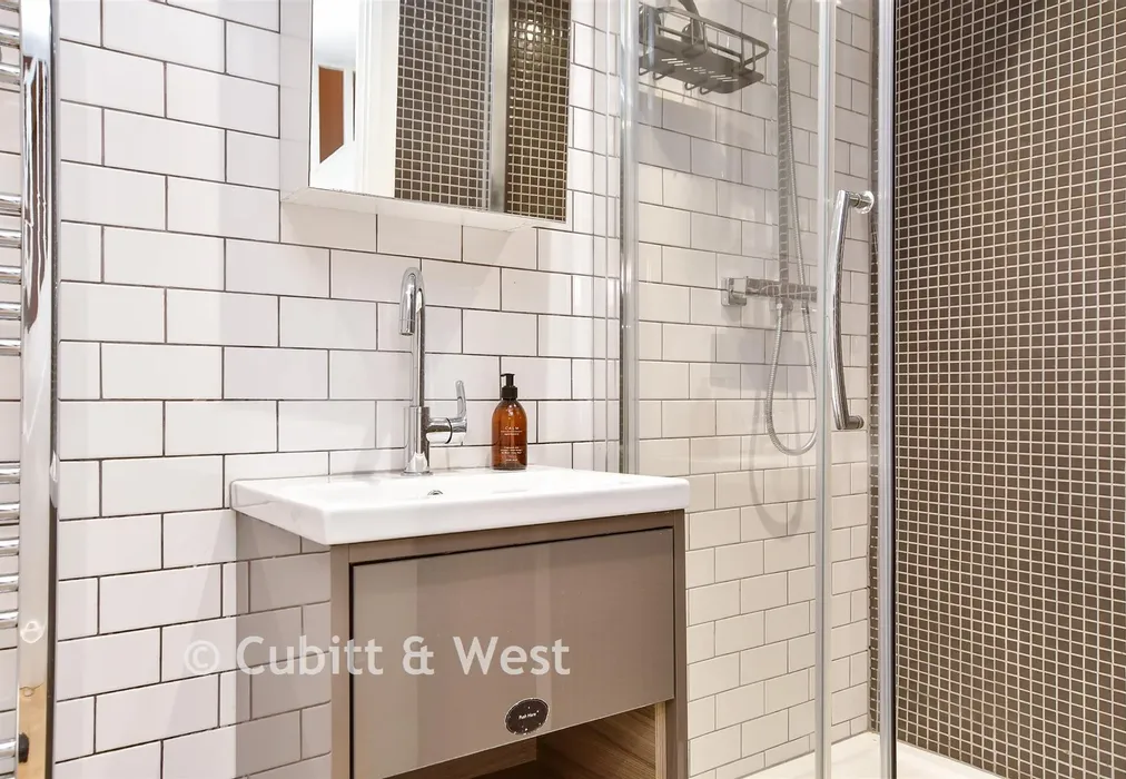 En-Suite Shower Room - Market Street, Brighton, East Sussex - Wards of Kent