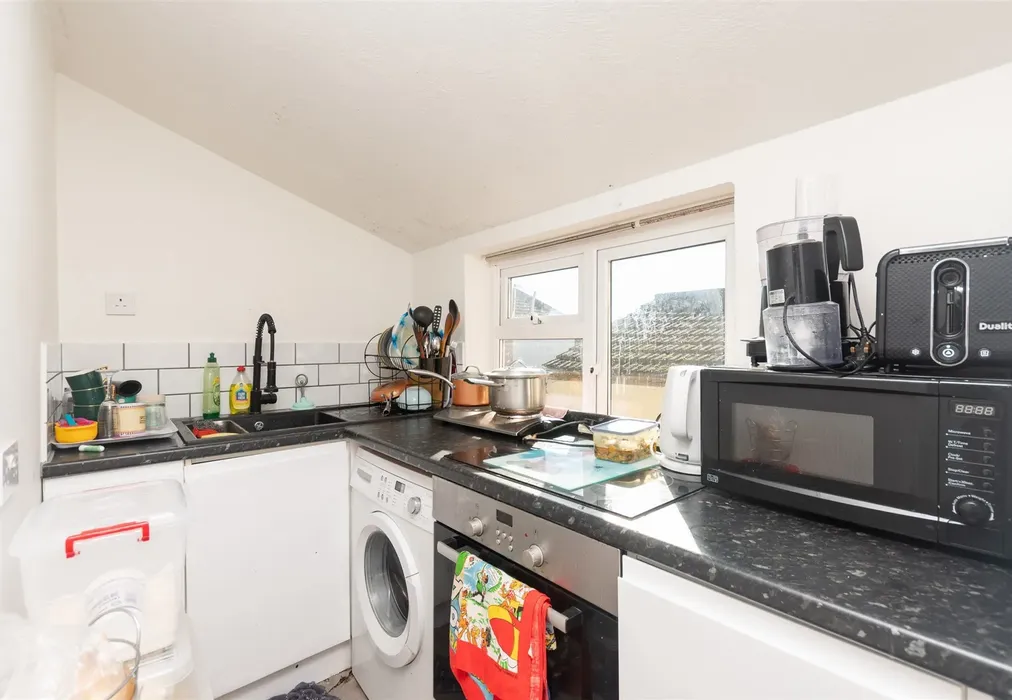 Kitchen - Institute Road, Chatham, Kent - Wards of Kent