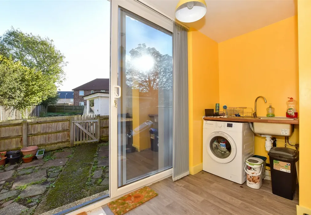 Kitchen/Diner - Mayers Road, Walmer, Deal, Kent - Wards of Kent