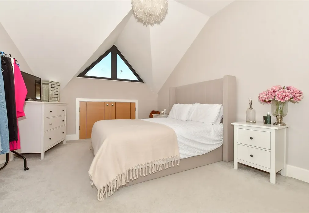 Bedroom 1 - Crabble Hill, Dover, Kent - Wards of Kent
