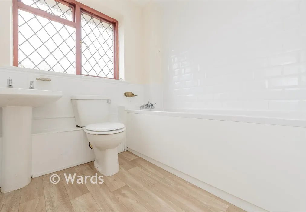 Bathroom - Station Road, Greenhithe, Kent - Wards of Kent