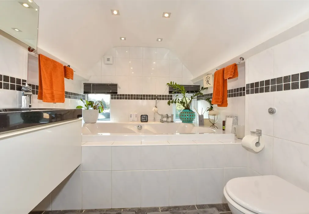 En-Suite Bathroom - Dover Road, Guston, Dover, Kent - Wards of Kent