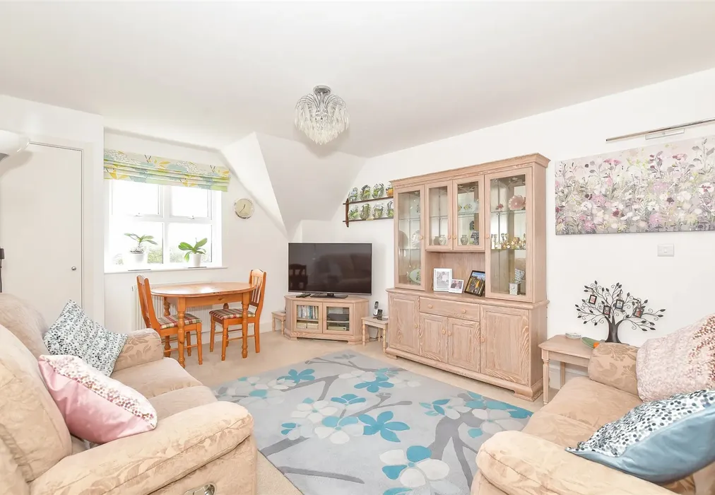 Lounge/ Kitchen - Fitzroy Street, Sandown, Isle of Wight - Wards of Kent