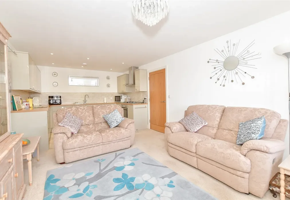 Lounge/ Kitchen - Fitzroy Street, Sandown, Isle of Wight - Wards of Kent