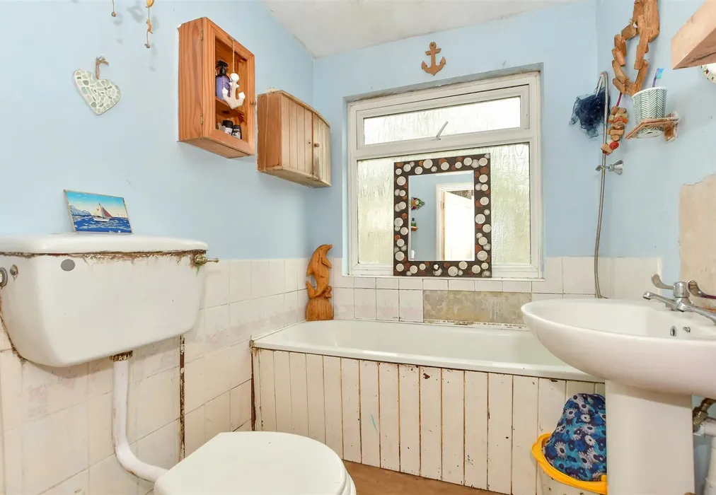 Bathroom - Beach House Lane, Bembridge, Isle of Wight - Wards of Kent