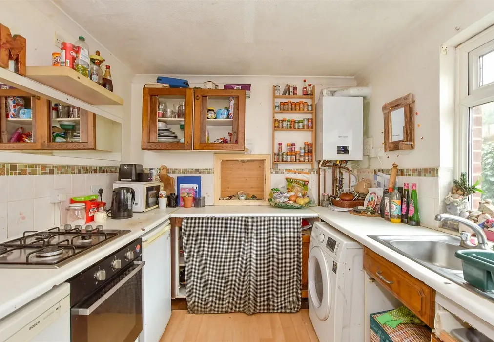 Kitchen - Beach House Lane, Bembridge, Isle of Wight - Wards of Kent