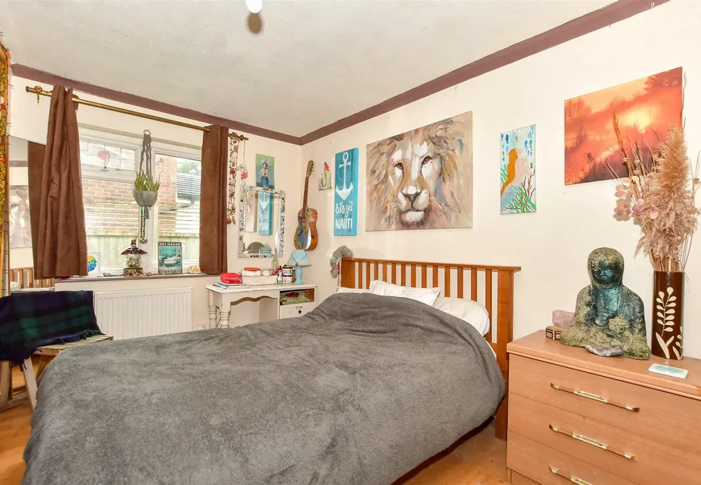 Bedroom 1 - Beach House Lane, Bembridge, Isle of Wight - Wards of Kent