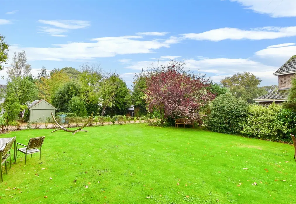 Communal Gardens - Beach House Lane, Bembridge, Isle of Wight - Wards of Kent