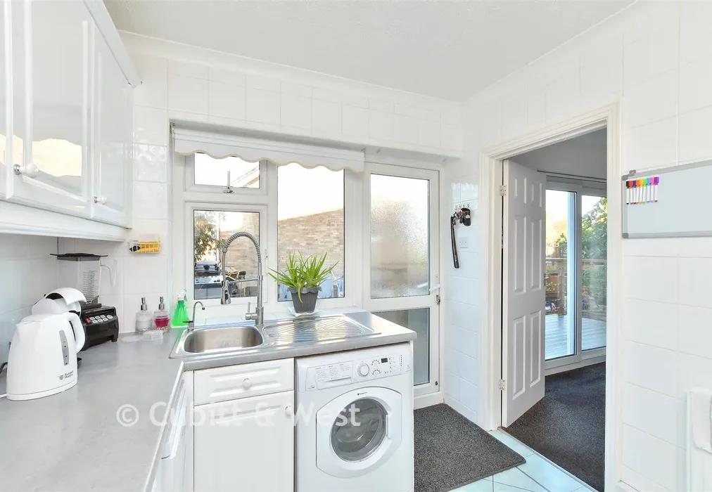 Kitchen - Rotherfield Crescent, Hollingbury, Brighton, East Sussex - Wards of Kent