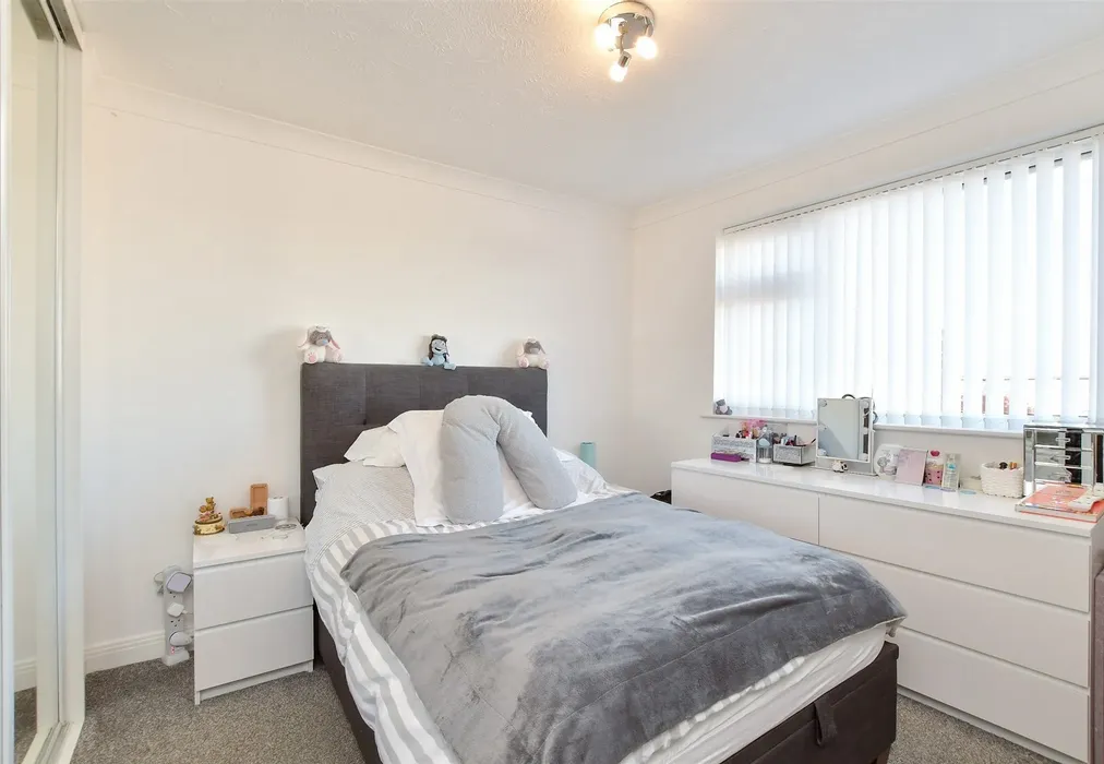 Bedroom 2 - Rotherfield Crescent, Hollingbury, Brighton, East Sussex - Wards of Kent