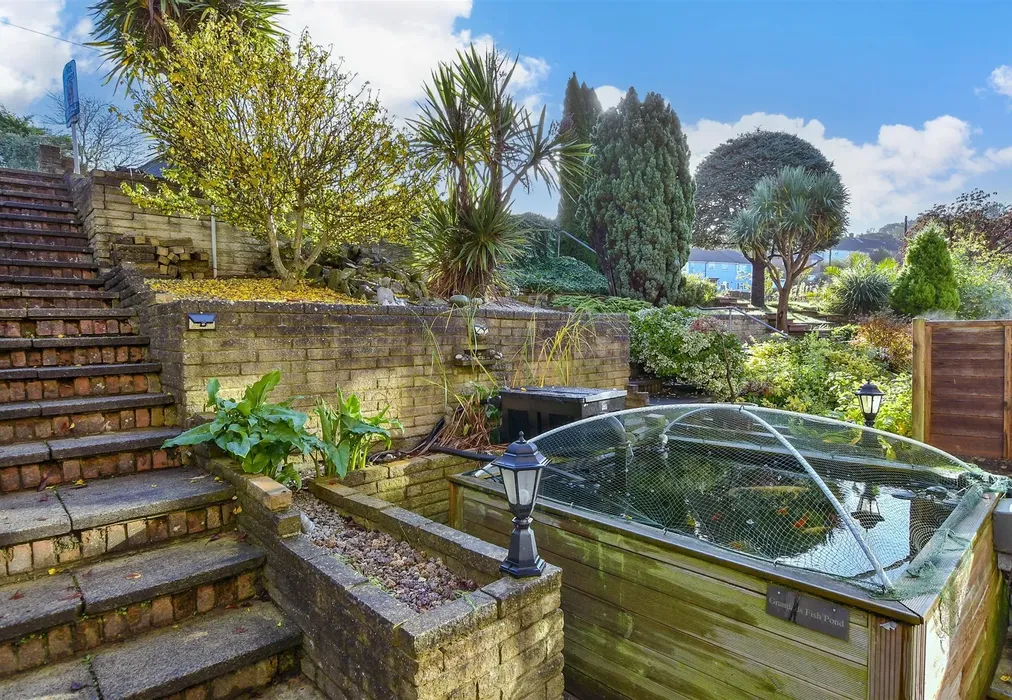 Front Garden - Rotherfield Crescent, Hollingbury, Brighton, East Sussex - Wards of Kent