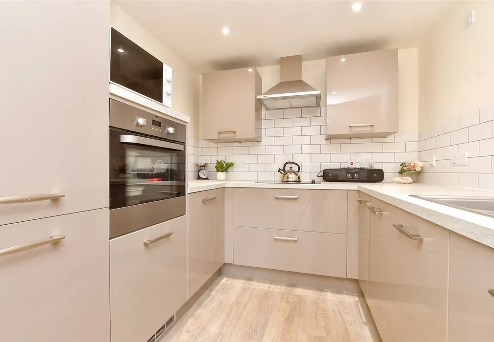Kitchen - Cheam Road, Sutton, Surrey - Wards of Kent
