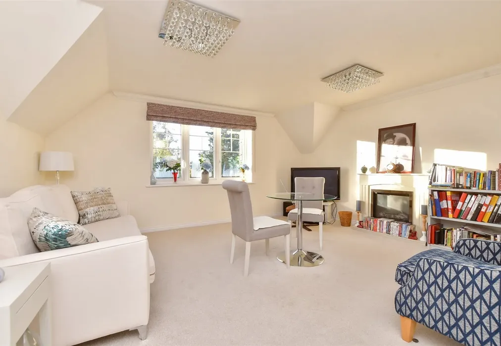 Lounge - Cheam Road, Sutton, Surrey - Wards of Kent