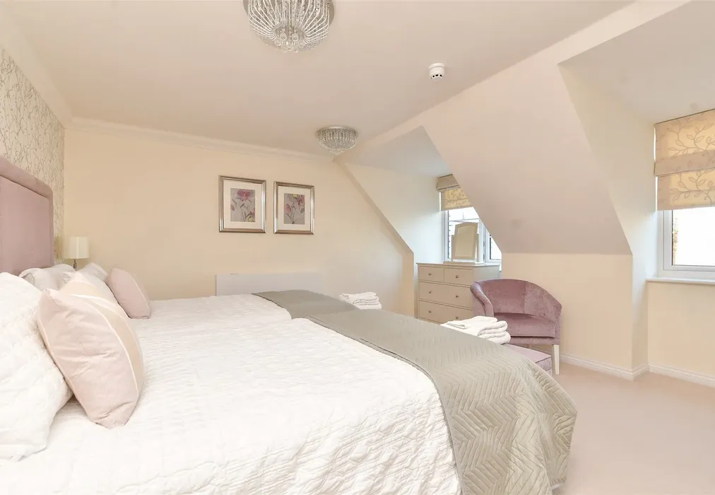 Guest Suite - Cheam Road, Sutton, Surrey - Wards of Kent