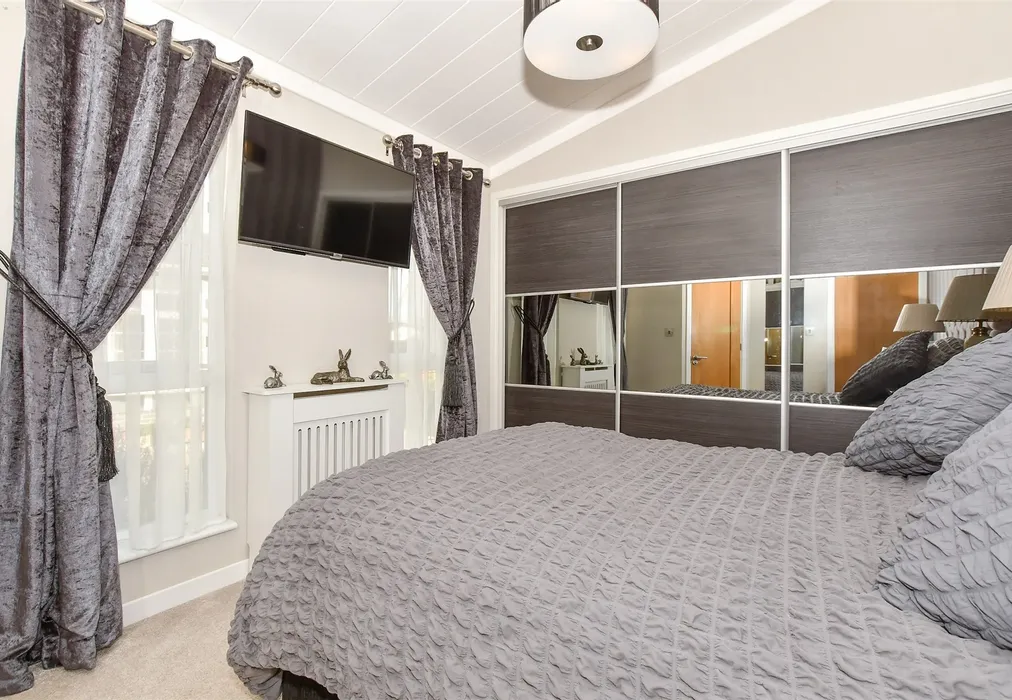 Bedroom 1 - Peninsula Crescent, Hoo, Rochester, Kent - Wards of Kent